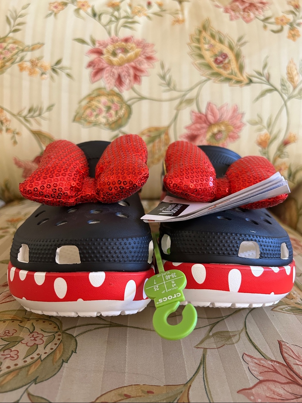 Minnie Mouse Disney Crocs NEW - Picture 5 of 9